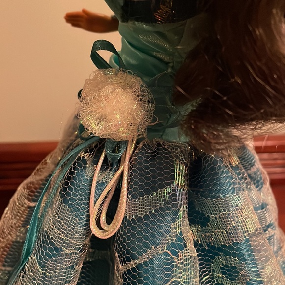 Emerald Elegance 1996 Barbie Limited Edition. - Picture 13 of 15